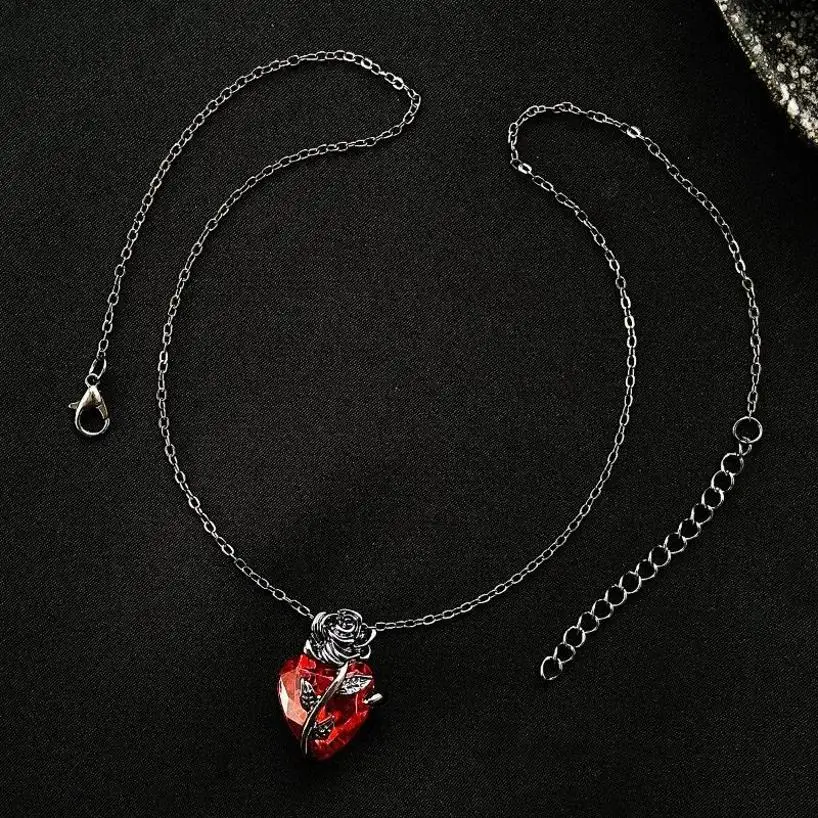 1 Pcs Love Rose Necklace Gothic Dark Wrapped Flower Heart Shaped Female Clavicle Chain Valentine's Day Jewelry