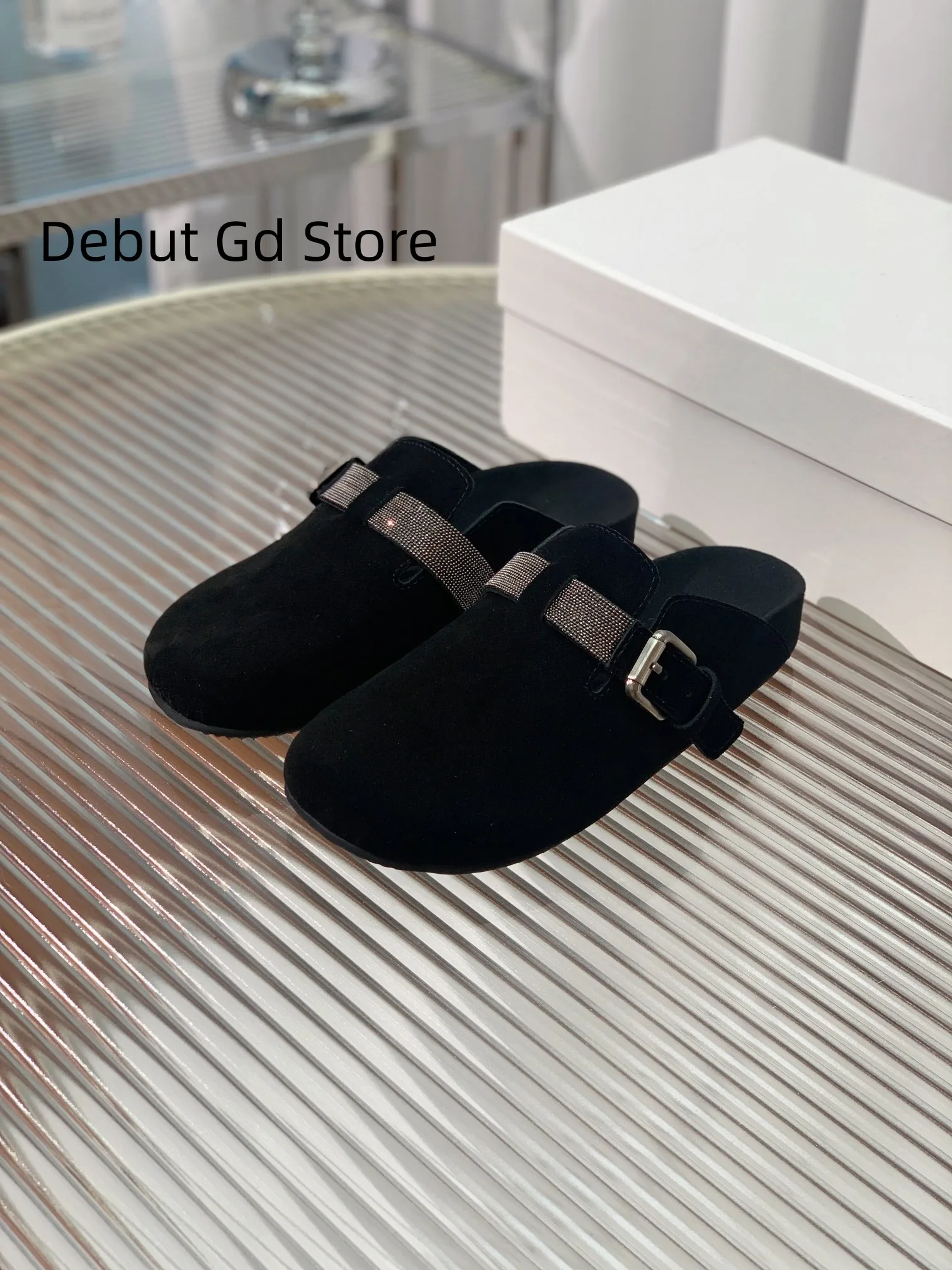 Hot Sales Flat Slippers Woman Beading Decoration Summer Shoes Cow Suede Mules Round Toe Slides Woman Modern Slippers Women