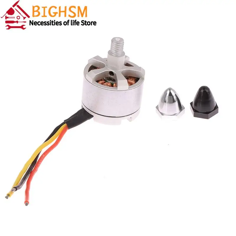 Micro moteur brushless 2212 820KV pour drone RC quadrirotor, monté sur un support de test.