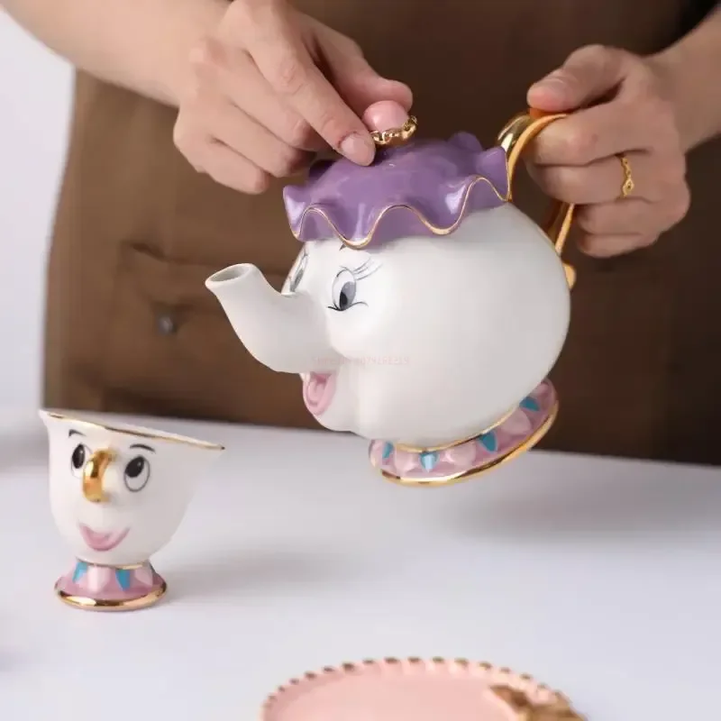 Disney Teiera Cute Cartoon Beauty And The Beast Caffettiere Mug Mrs Potts Chip Cup Tea Cup Pots One Tea Set Droshipping Desk Gif