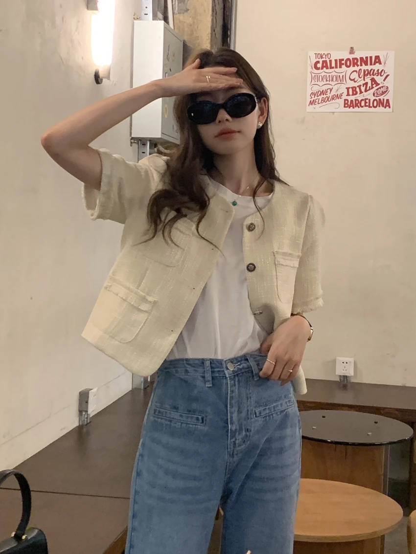 시크한 여름 레트로 향기 바람 라운드, 독특한 단추 멀티 포켓 패널, 울퉁불퉁한 가장자리, 다목적 반팔 코트, 여성 재킷
