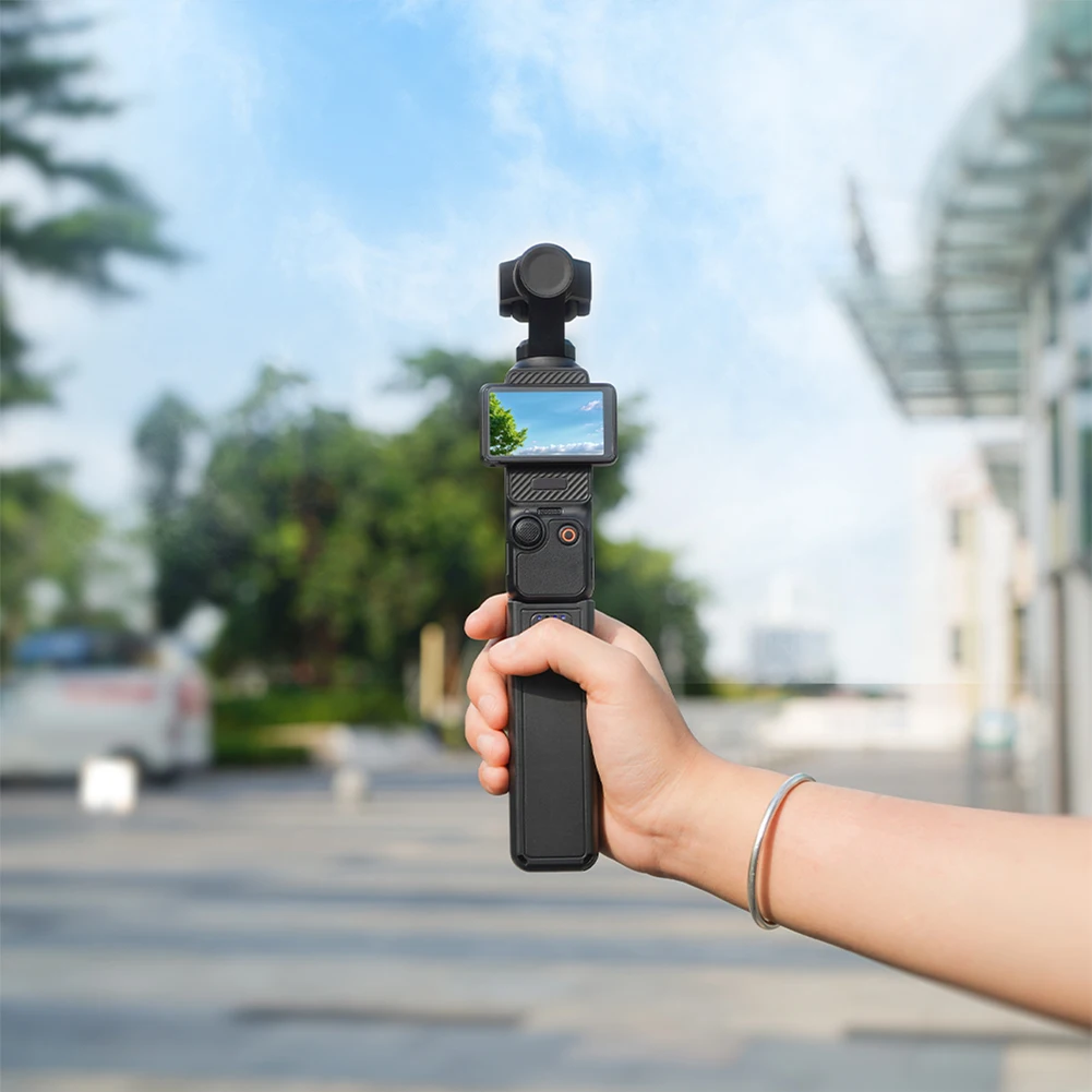 Vue de côté de la poignée batterie portable pour DJI Osmo Pocket 3, texture antidérapante visible.