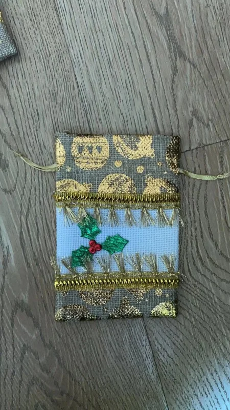 50 Stück 10 x 14 cm Weihnachtsbeutel aus Sackleinen mit Kordelzug, Geschenktüte, Party, Hochzeit, Süßigkeiten, Muschel, Schokolade, Geschenktüte – Detail 8