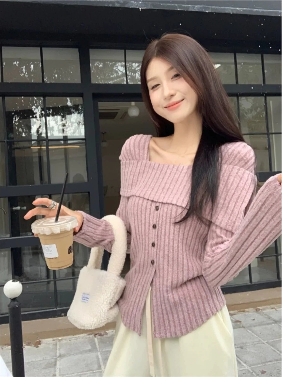 oulder Bared Long Sve Knitted Top with Single Button Square Collar for Women Autumn Winter Faion Slim Fit Base irt