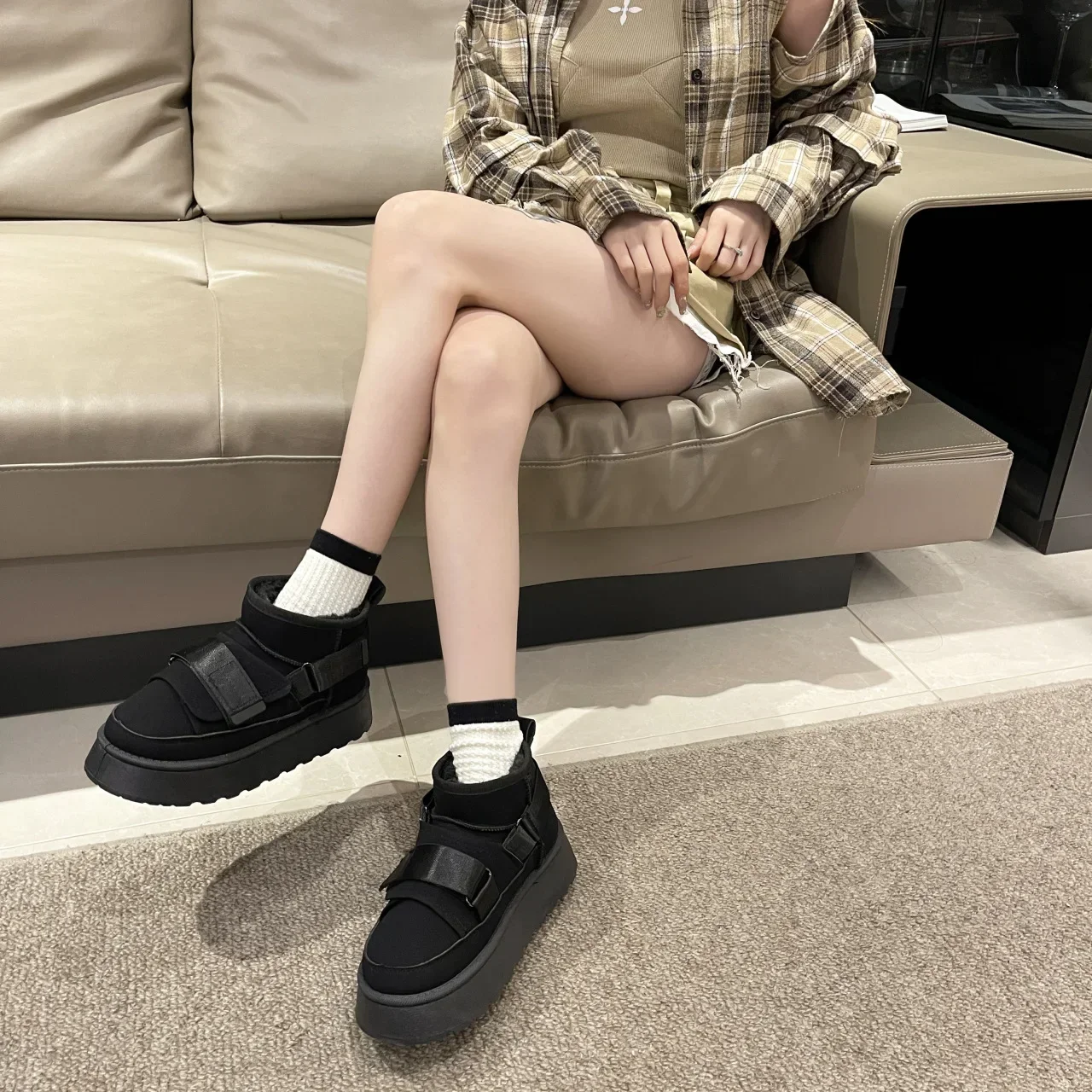 

Женские замшевые ботинки на платформе, черные эластичные ботинки до щиколотки, с круглым носком, зимняя обувь, 2024