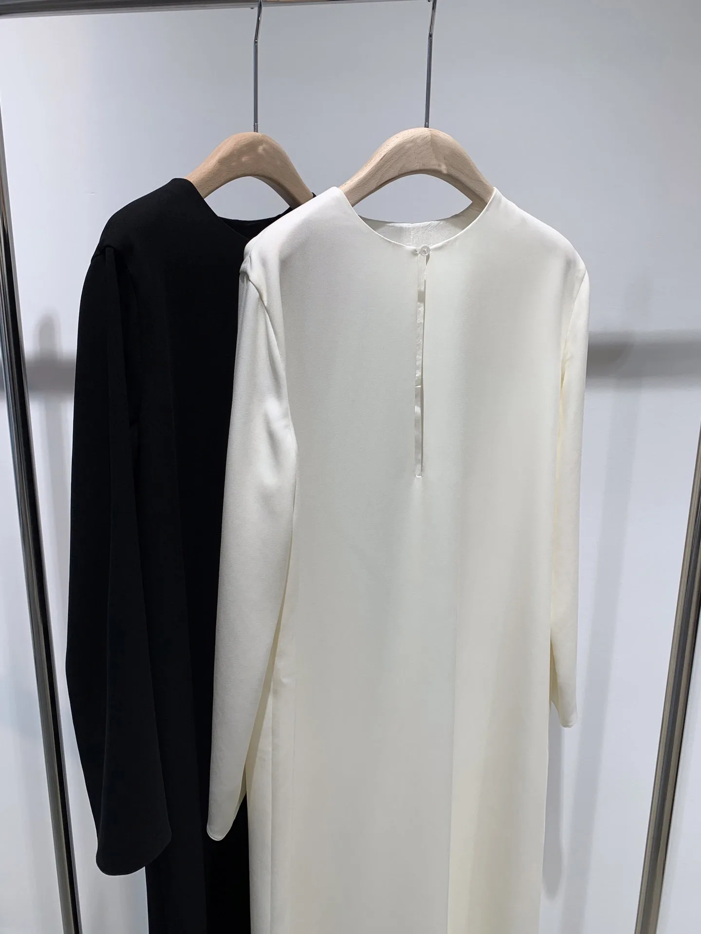 

High quality fabrics, simple design, jumpsuit