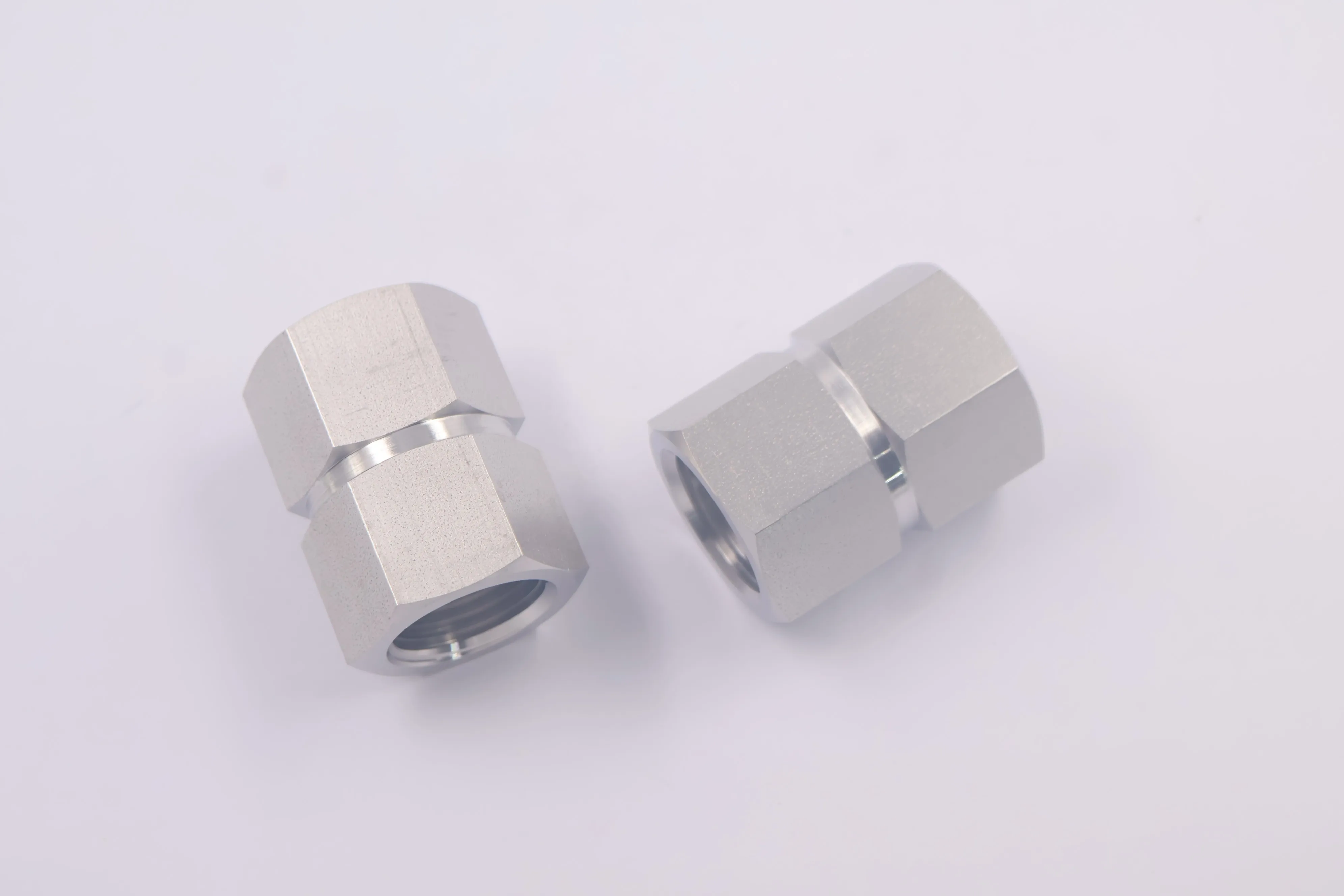 SS-8-HCG-RT, Stainless Steel Pipe Fitting, Hex Coupling, 1/2 in. Female ISO Tapered Thr