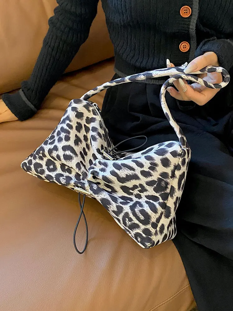European And American Fashion Sexy Leopard Print Drawstring Single Shoulder Women Simple And Fashionable Large Capacity Handbag