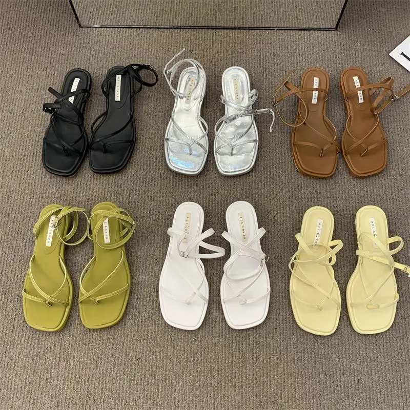 

Женские резиновые шлепанцы, низкая обувь, женские тапочки, новинка 2024, гавайская римская обувь на расширяющемся книзу каблуке, сланцы, скандалы, Осенняя обувь для женщин