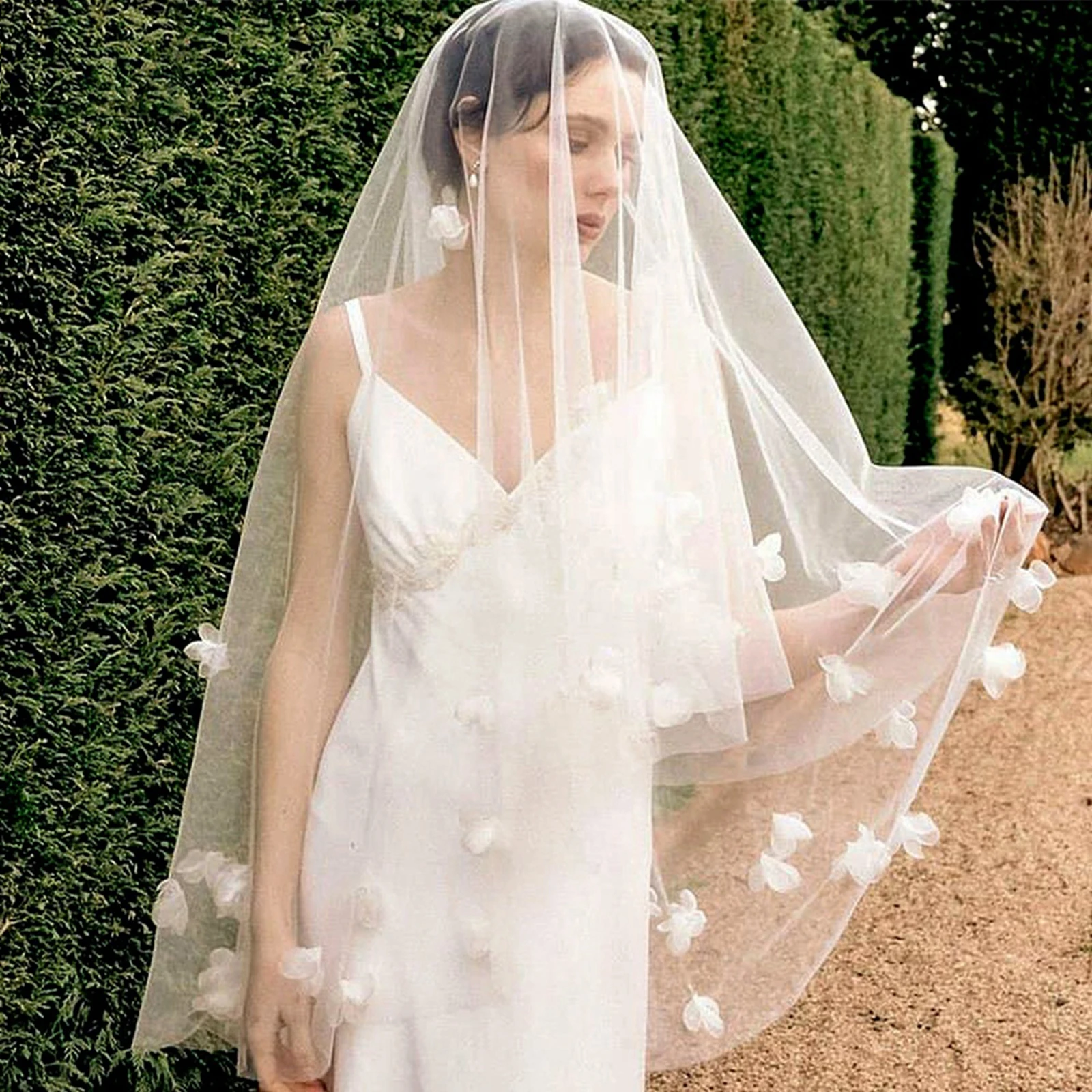 V111 2 Tier Bridal Veil Blush Floral Wedding Veil Fabric 3D Flowers Scattered Drop Bridal Illusion Comb Cover Face bridal veil