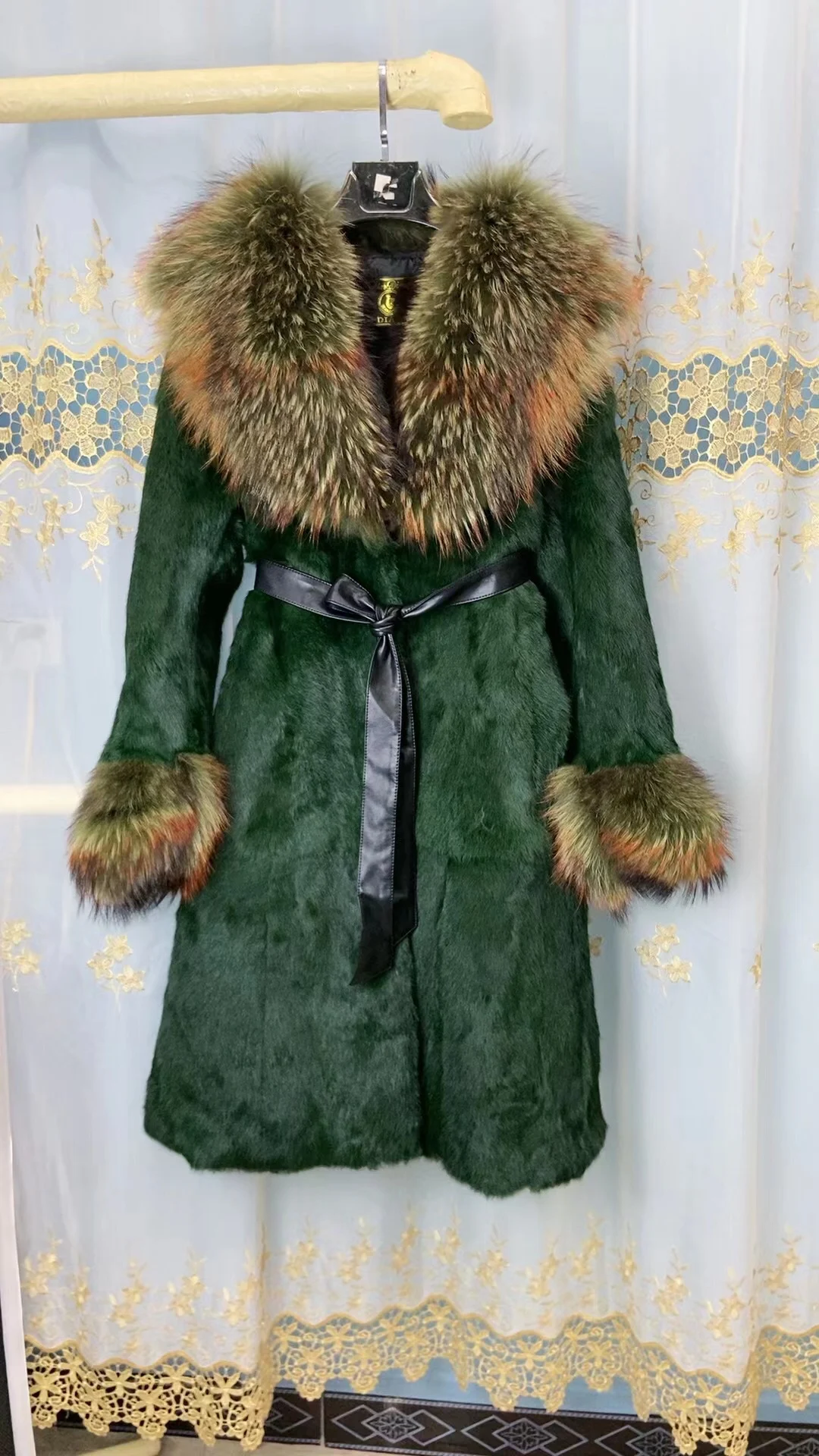 日本製✩材料に✩新品タグ付き✩難あり激安✩ダイドフォックス✩ロングファーコート REAL 4BLOCK SAGA FOX FUR HOODIE COLLAR JACKET リアルサガフォックス