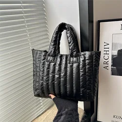 Elegant Women's Tote Bag - Large Capacity Fashion Handbag (Black)