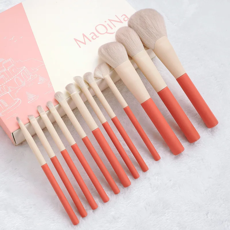 Deluxe Beauty Tool Kit: Soft Fluffy Brushes & Sponge Puffs