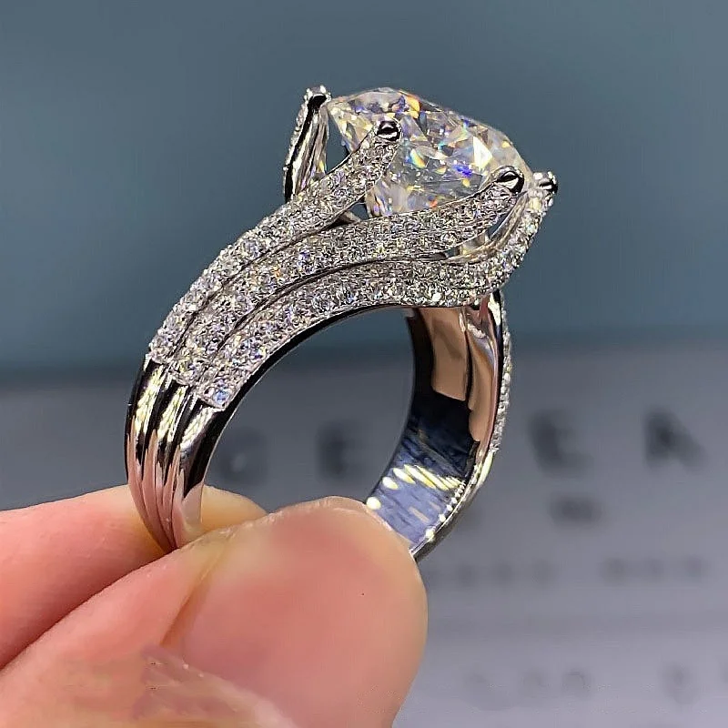 Sparkling Twisted Metal Silver Plated Artisan Intarsiato Boutique White Zircone Rings Ladies Simple Romantic Travel Reception Ring
