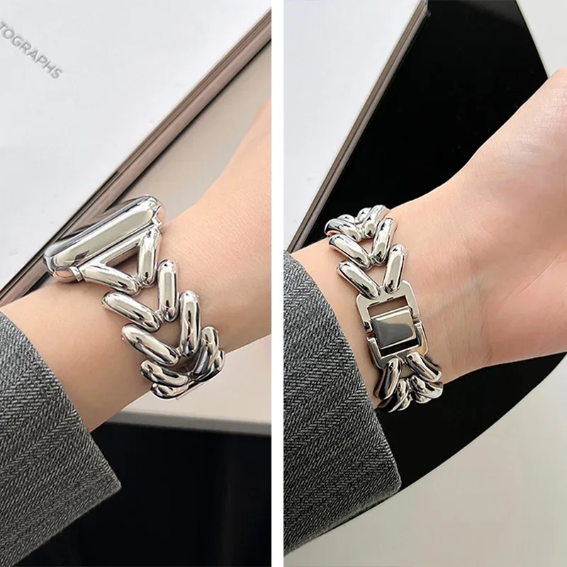 Luxury Love Heart Metal Bracelet Strap for Smartwatches – Elegant Women's Accessory