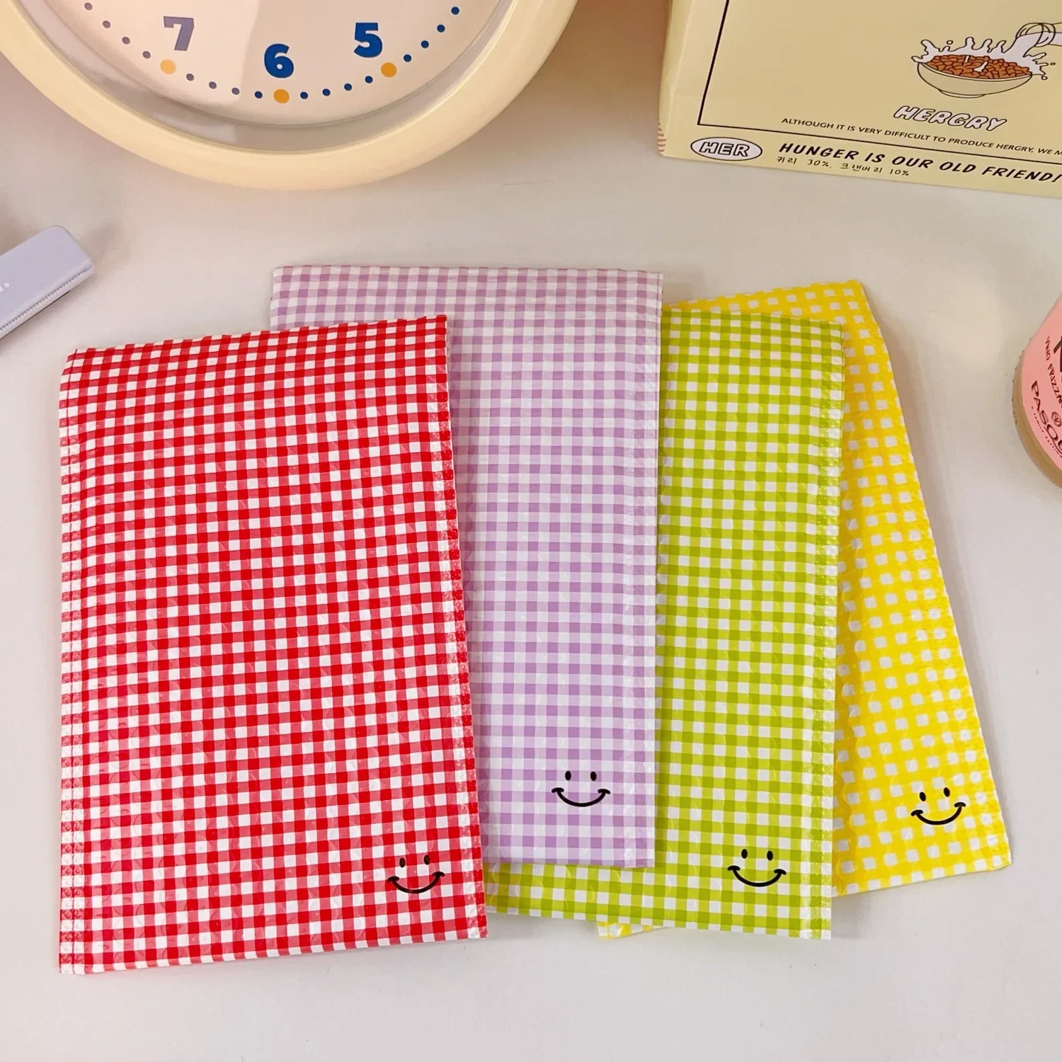 

Cute Packaging Bag Ins Smiling Face Color Grid Express Pouch Envelope Bags Clothing Shockproof Bubble Bag Bubble Mailer