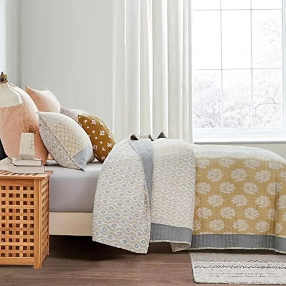 100% Cotton Lightweight Queen Quilt Set, Yellow Grey White Reversible Soft Queen Quilt Bedding Set All Season, 3 Pieces