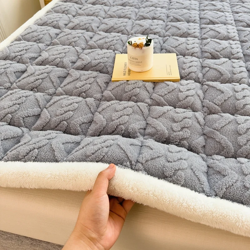 Description Picture 4 of itemWinter Warm Velvet Mattress Toppers Thicken Bed Mattress Cover Bedspreads Quilted Tatami Floor Mat 80/100/140/160x200 Bed Sheet