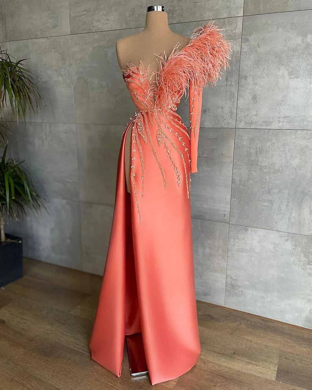 

Sexy Prom Wear Feather Crystal Beads One Shoulder Long Sleeve Side Slit Satin Mermaid Evening Party Gowns Special Occasion Dress