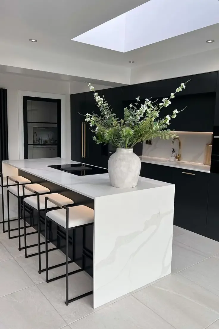 Modern Kitchen Design White Black Lacquer High End Flat Door Modular Kitchen Cabinets With Quartz Island