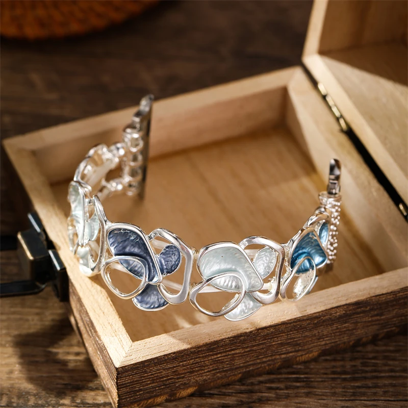 Elegant Metal Elastic Bracelet - Women's Strap