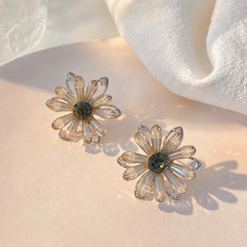 Flower earrings k-style early spring flower earrings ins trendy niche design elegant simple sweet small fresh earrings