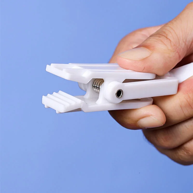 Description Picture 4 of item10/20PCS Rotating Clothespins Clamps Hanging Clothes Pegs Hooks Laundry Rotate Hat Clothespin Clamps for Home Storage Hangers