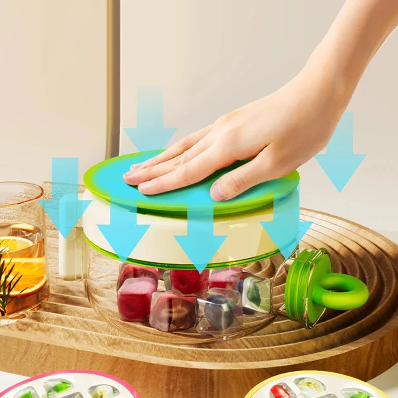 New Creative Ice Lattice Jug Press Off Ice Outdoor Straw Cup with Lid Multifunctional Drink Ice Cube Cups