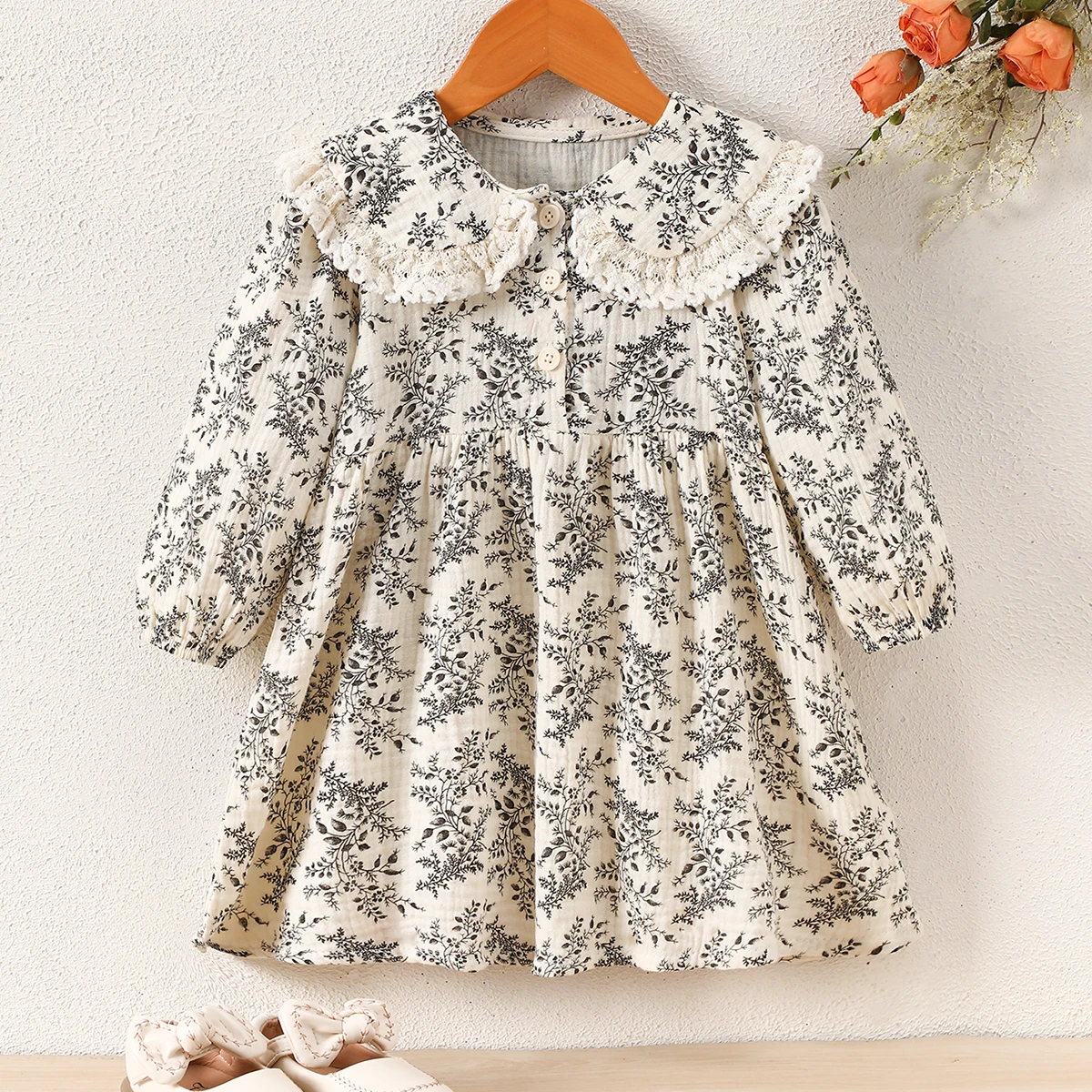 Einteiliges Frühlings- und Herbstkleid im Waldstil aus Baumwollgaze, doppelseitig gekräuselt bedruckt, für Kleinkinder mit Spitzenbesatz und Umlegekragen, Freizeitkleid für Mädchen – Detail 1