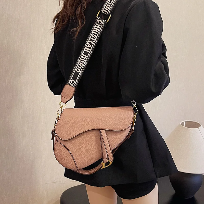 

Модная маленькая сумка для женщин в 2023 году, новая Универсальная сумка через плечо в стиле интернет-знаменитостей, высококачественная и стильная сумка через плечо, unde