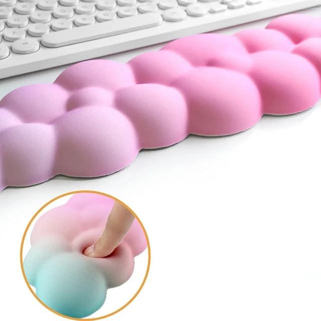 Set Poggiapolsi Ergonomico Per Tastiera E Mouse In Memory Foam. Base Antiscivolo In Gomma, Rivestimento Impermeabile In PU. Morbido E Facile Da Pulire. Include Anche Un Sottobicchiere. Colore Bianco.