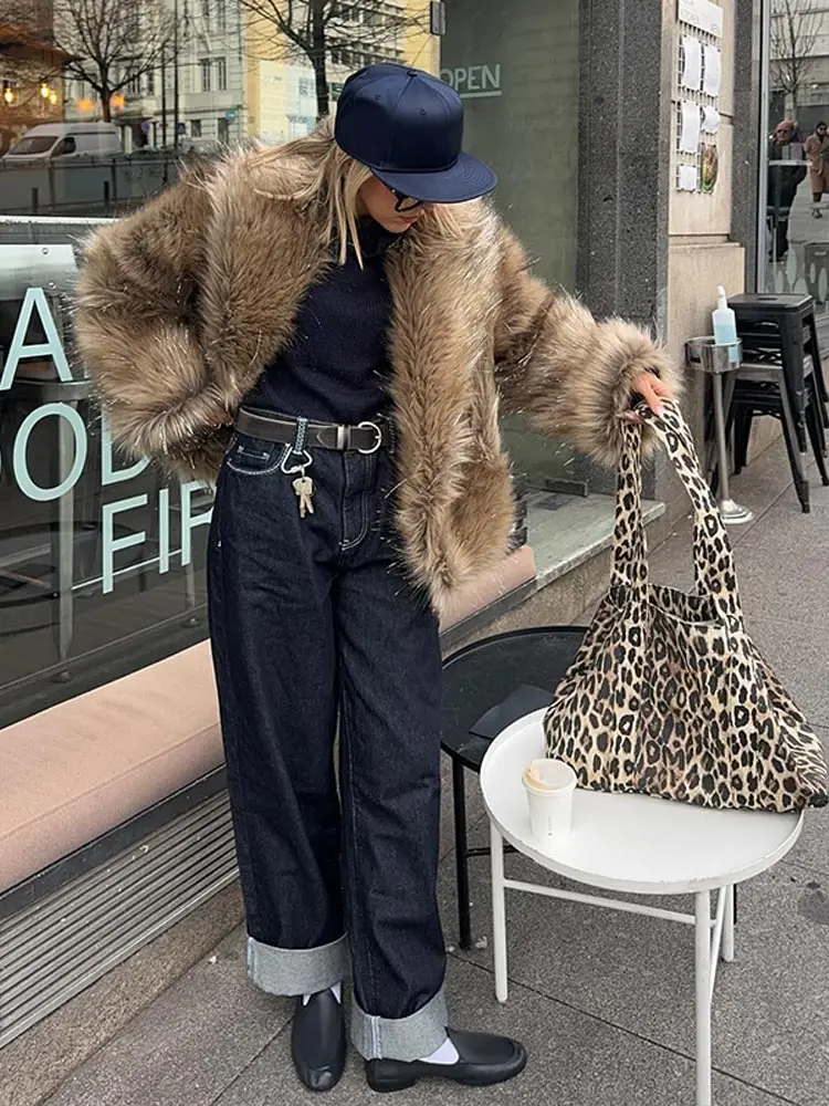 Рисунок 6 - Модное пушистое меховое пальто