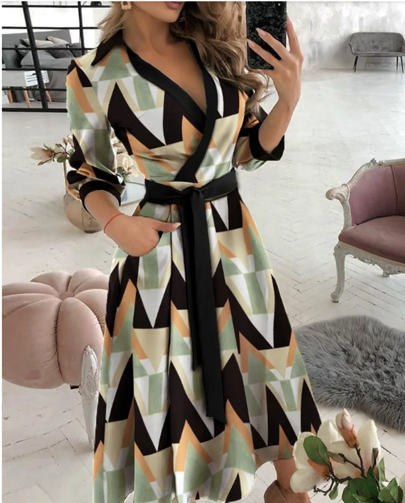 Vestido Maxi Con Mangas Acampanadas Y Estampado De Anillo | Boohoo ES