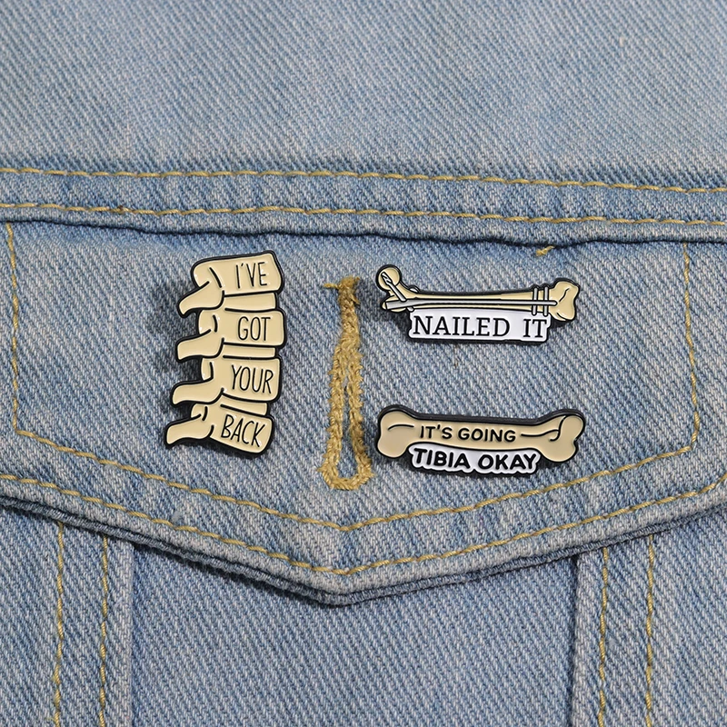 IT'S GOING TIBIA OKAY Emaille-Anstecknadeln, individuelle Wirbelsäulenknochen, I'VE GOT YOUR BACK Broschen, Anstecknadeln, lustiger Schmuck, Geschenk für Freunde – Detail 9