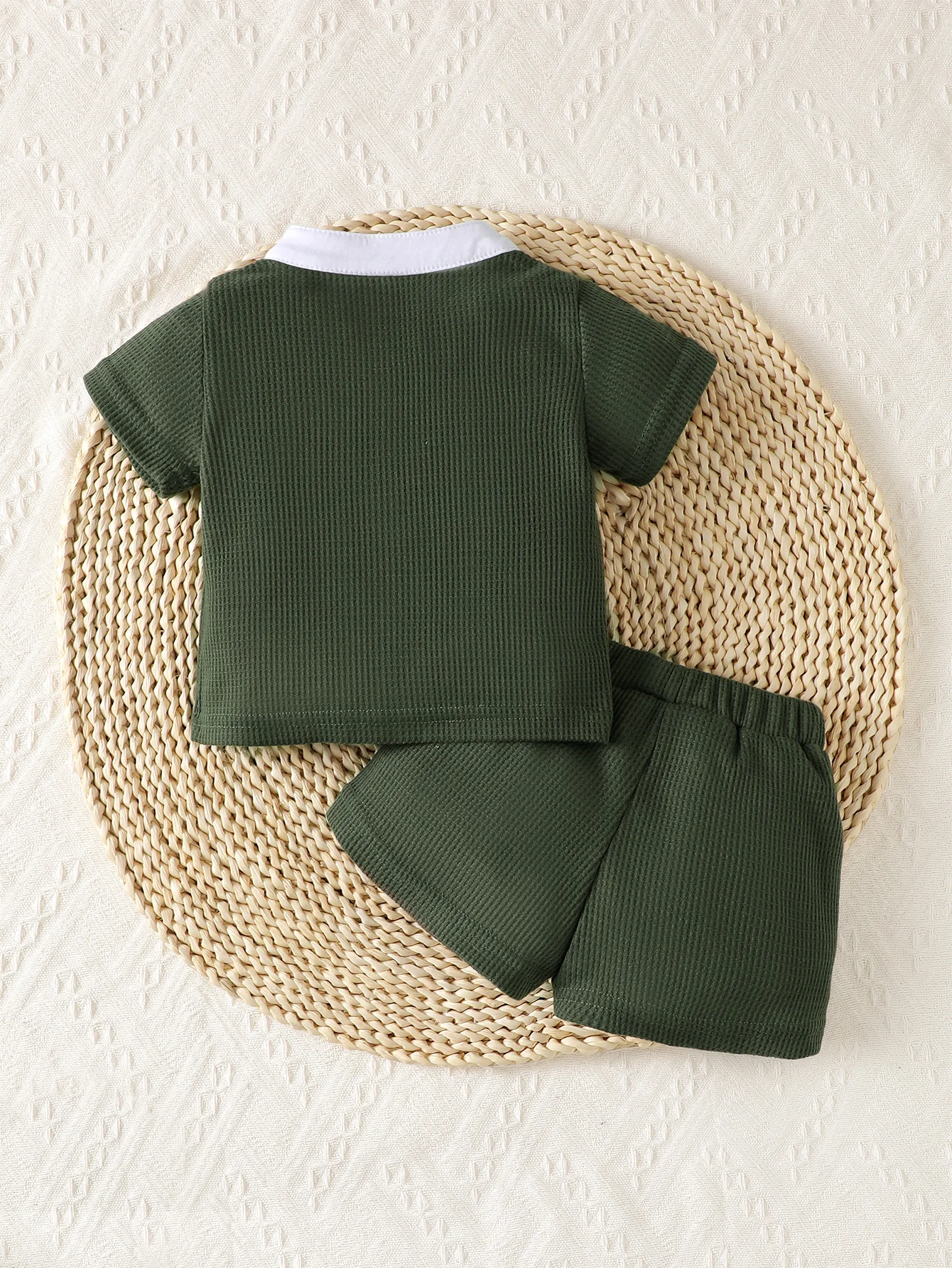 남아용 카키 세트 스몰 스탠딩 칼라, 브레스트 반팔 티셔츠, 상의 + 반바지, 패션 2 종 세트