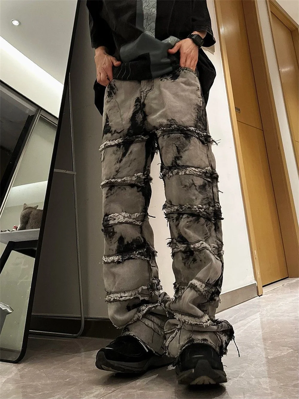 Рисунок 4 - Джинсы с прямыми штанинами в стиле