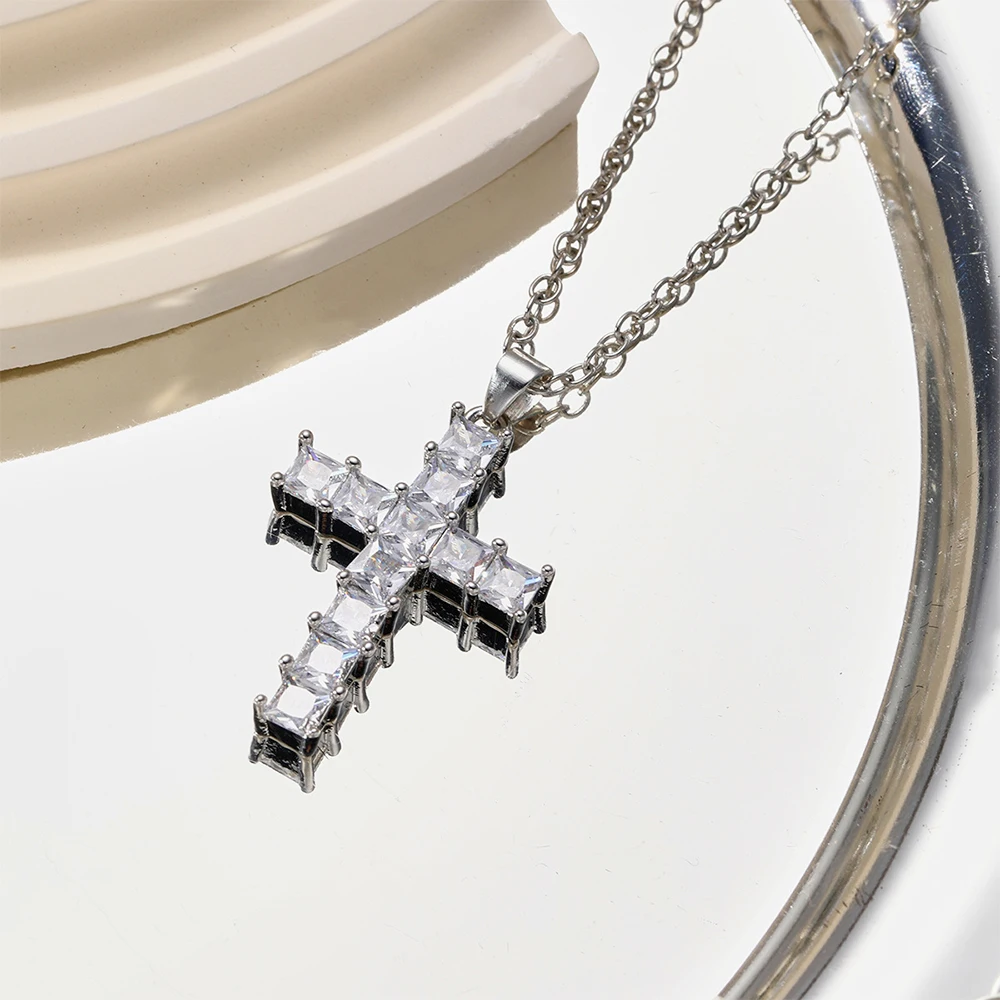 Fashion Crystal Cross Pendant for Women New Multi Color Shiny Romantic Exquisite Necklace Party Leisure Female Jewelry Gift 2024