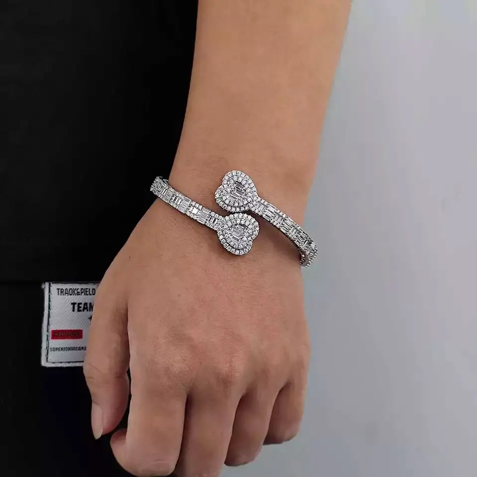 Hip Hop Iced Out Heart Bracelet Gold Silver Plated Setting Square Diamonds Heart Cuff Bracelet