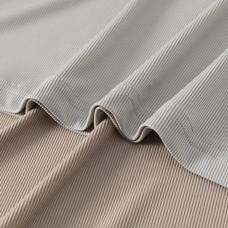 Men’s classic collar polo shirt with modern zipper detail