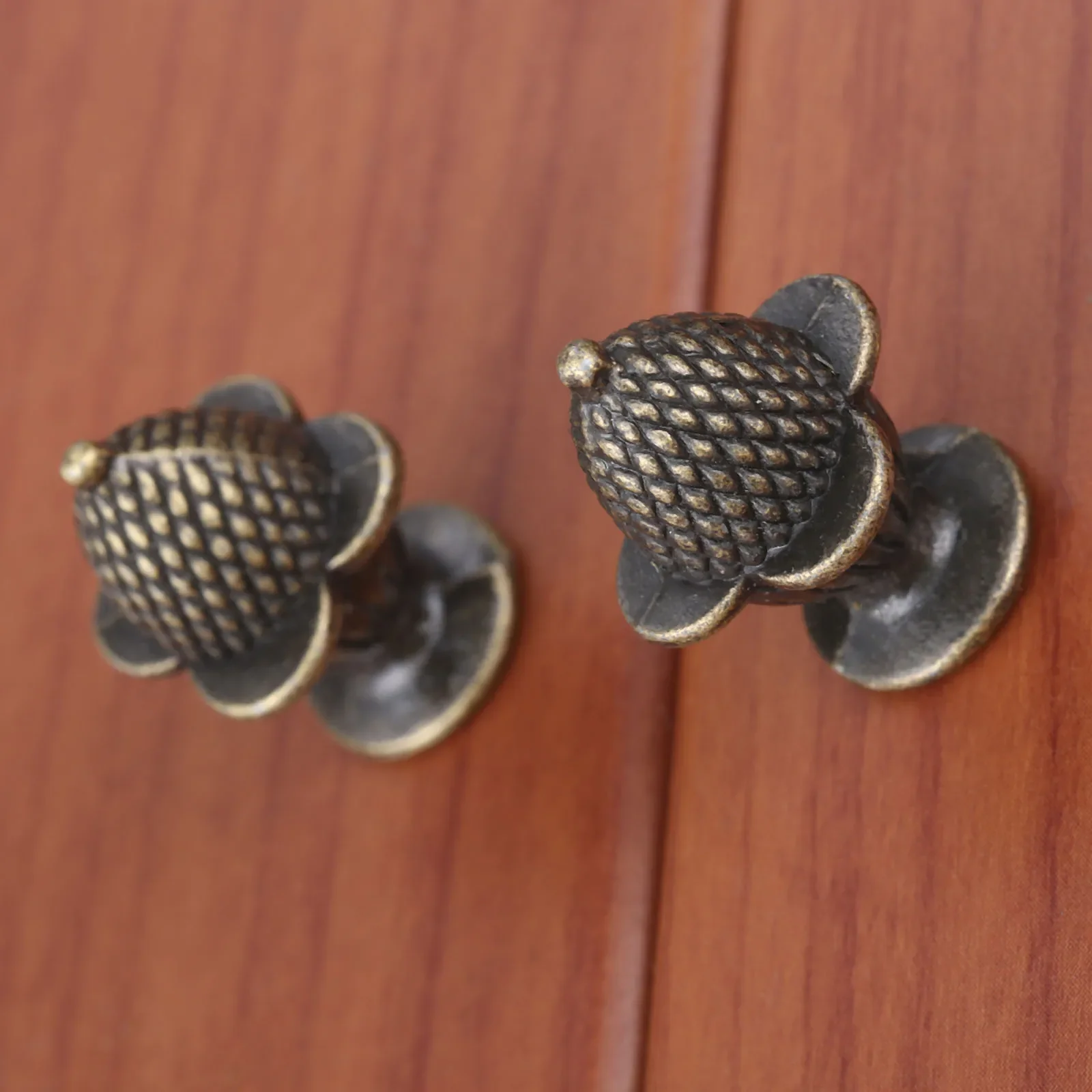 4pcs Antique Bronze Strawberry Knob w/screw Zinc Alloy Handles Pulls w/screws 25x18mm Drawer Door Cabinet Bin Vintage Decoration