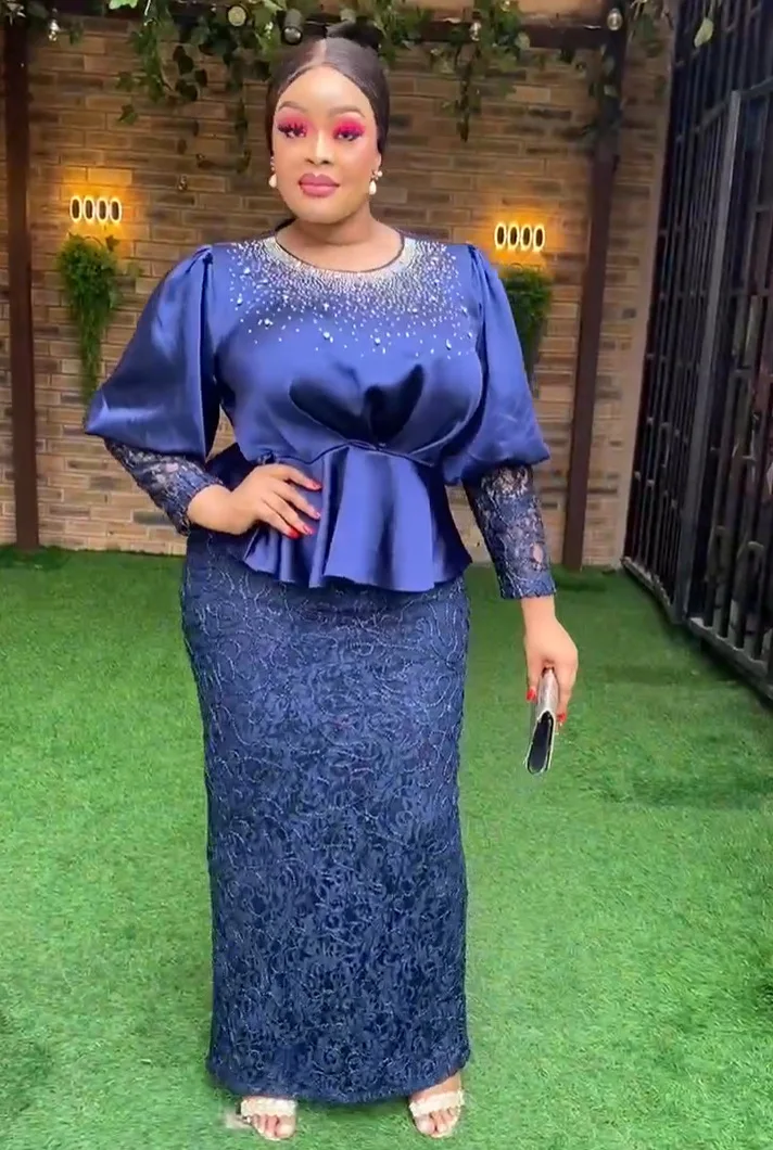

New Designed Plus Size Fashiono Women Dress Round Neck Solid Color Three Quauter Flare Sleeve African Style Ladies Dress Autumn