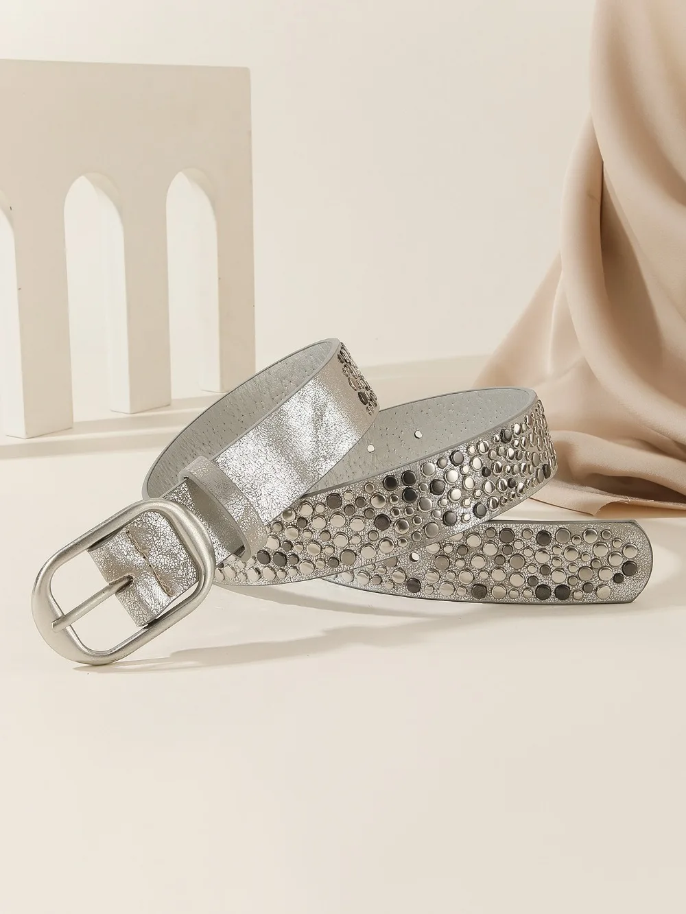 Modischer Legierungsgürtel für Damen mit PU-Leder und Nietenverzierung, Lässiger Taillengürtel im Punk-Stil mit Nadelschnalle, Hosen-Dekoration – Detail 8
