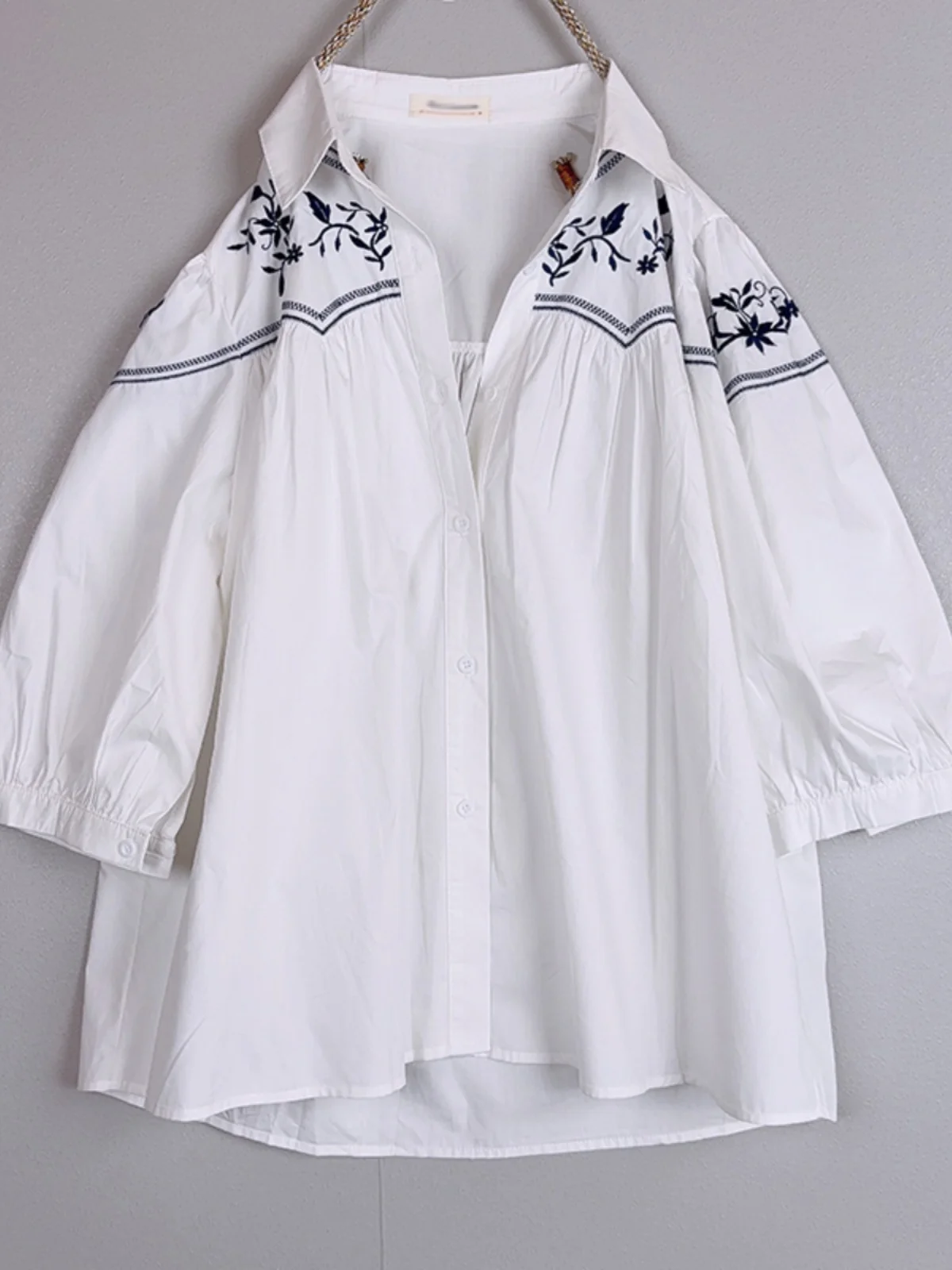 

SuperAen 2024 летняя хлопковая качественная винтажная рубашка с вышивкой тяжелой промышленности, Свободная блузка для куклы