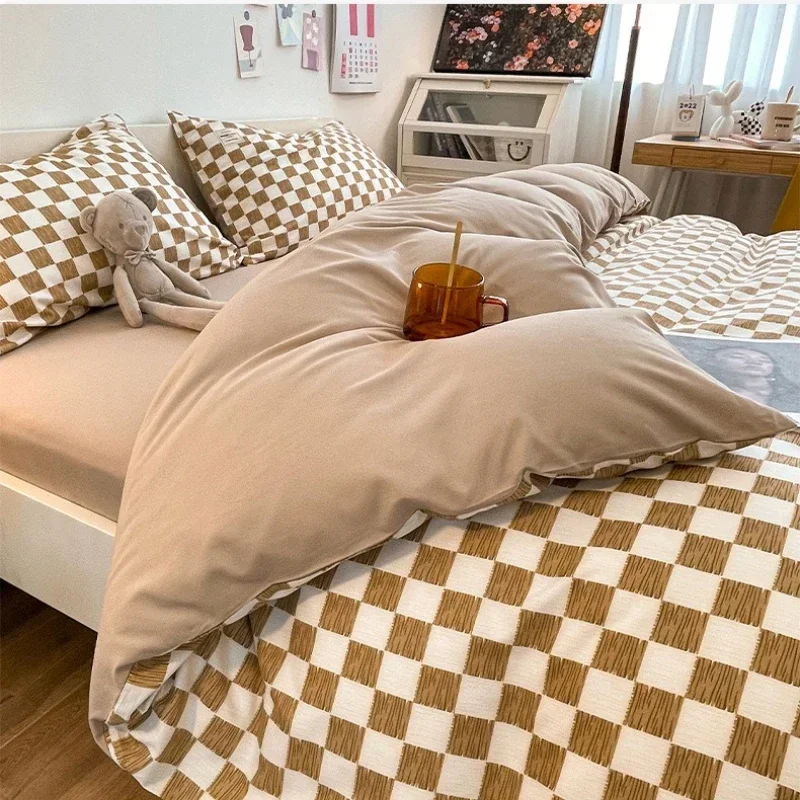 

Checkerboard Polyester Four-piece Set Fitted Sheet Bedding Set Bed Sheets and Pillowcases Duvet Cover Set, No Quilt