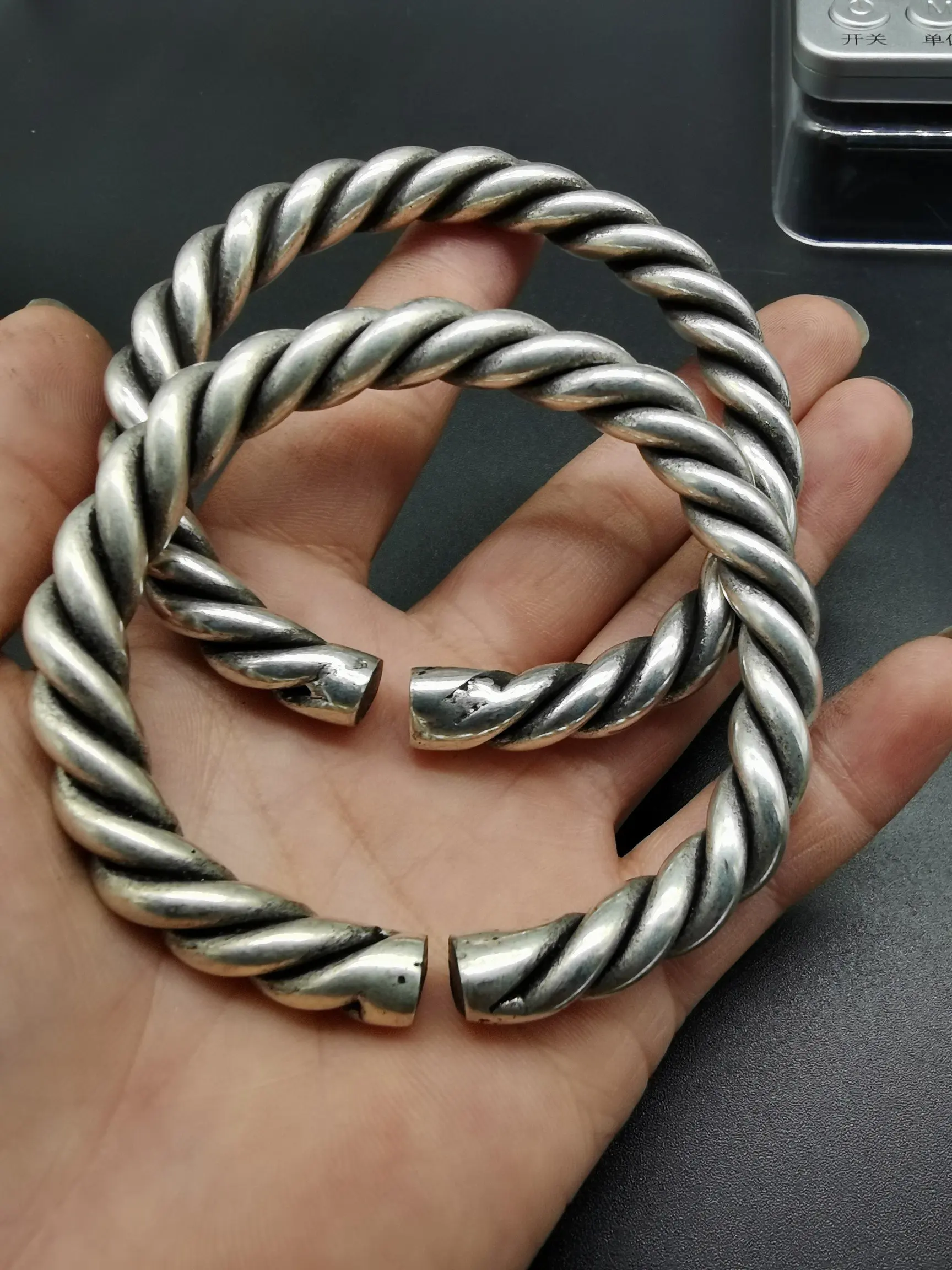 

1 Pair China Elaborate Tibetan Silver Lucky “Auspicious ”Bracelet Metal Handicraft Decoration Home Decoration#16
