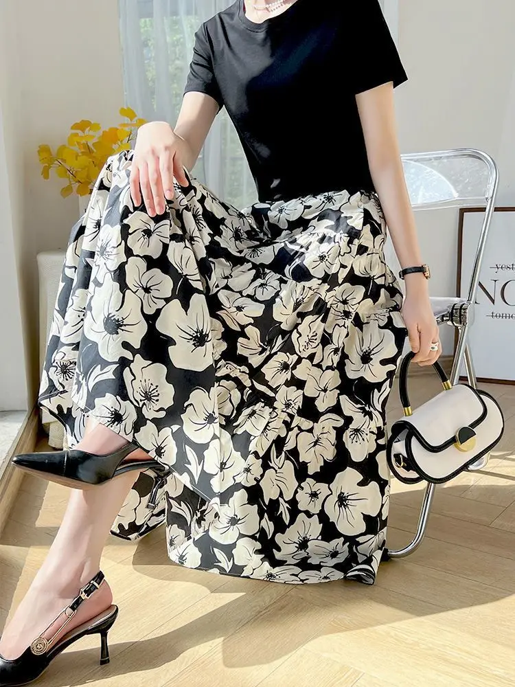 

2023 New Korean Style Black white Women Floral skirt fashion high waist Big flowers A-line skirt