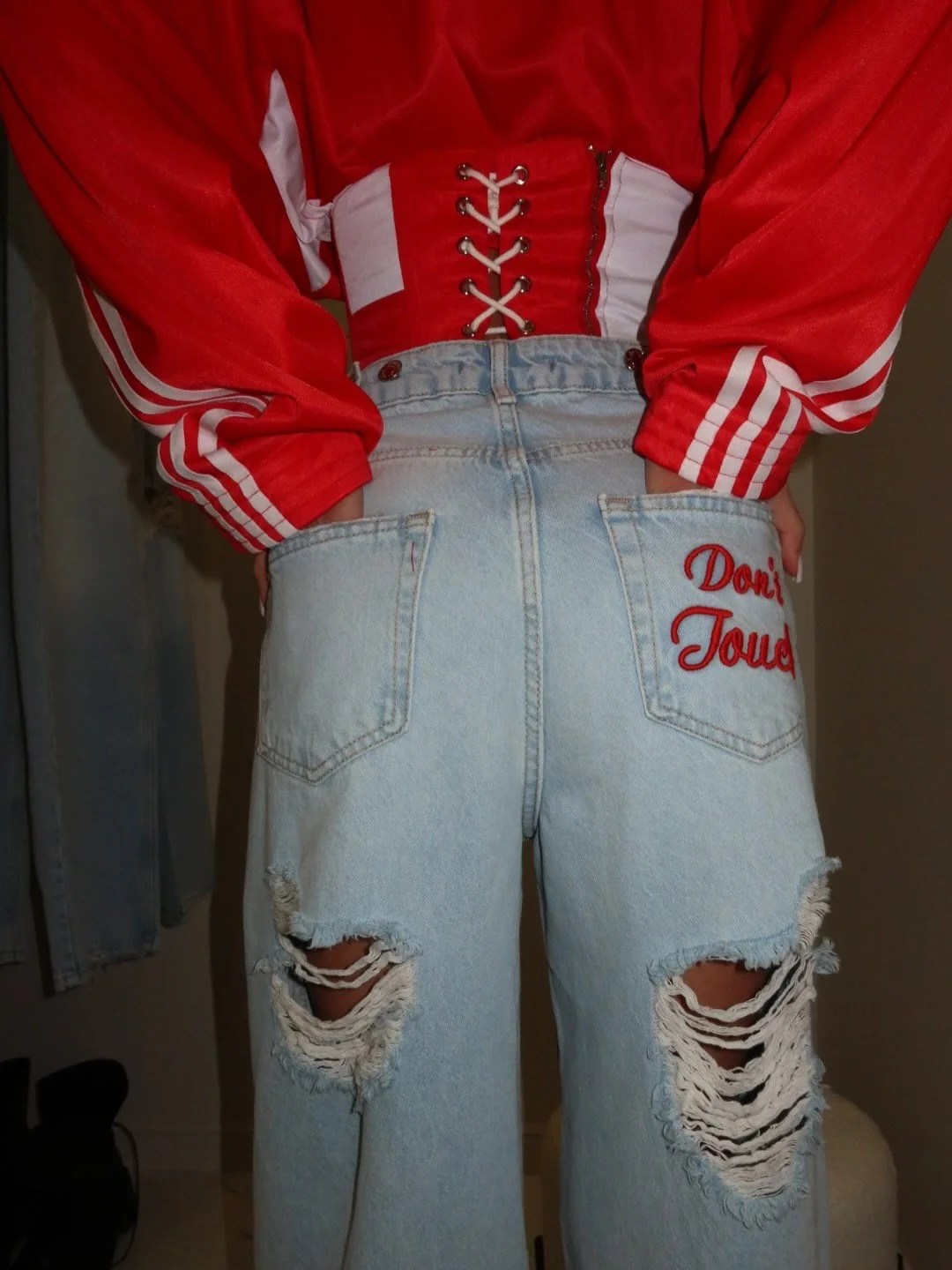 Y2K Streetwear Fashion Retro Light Wash Distressed Jeans Ripped Holes Red Letter Embroidery Back Pocket Loose Straight Leg Pants 1