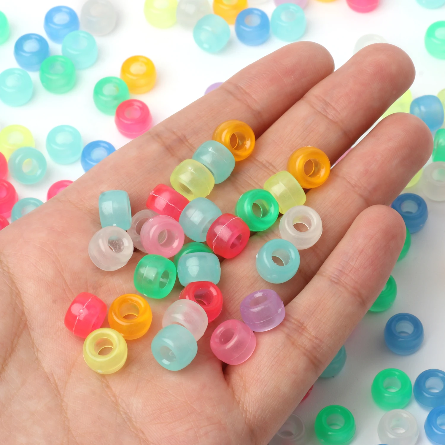 100 個発光ポニービーズ 6 × 9 ミリメートルアクリルビーズ