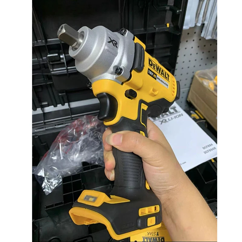 DEWALT 무선 임팩트 렌치, 강력한 퍼포먼스와 편리함