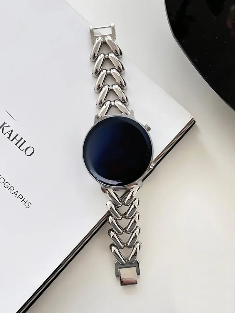 Luxury Love Heart Metal Bracelet Strap for Smartwatches – Elegant Women's Accessory